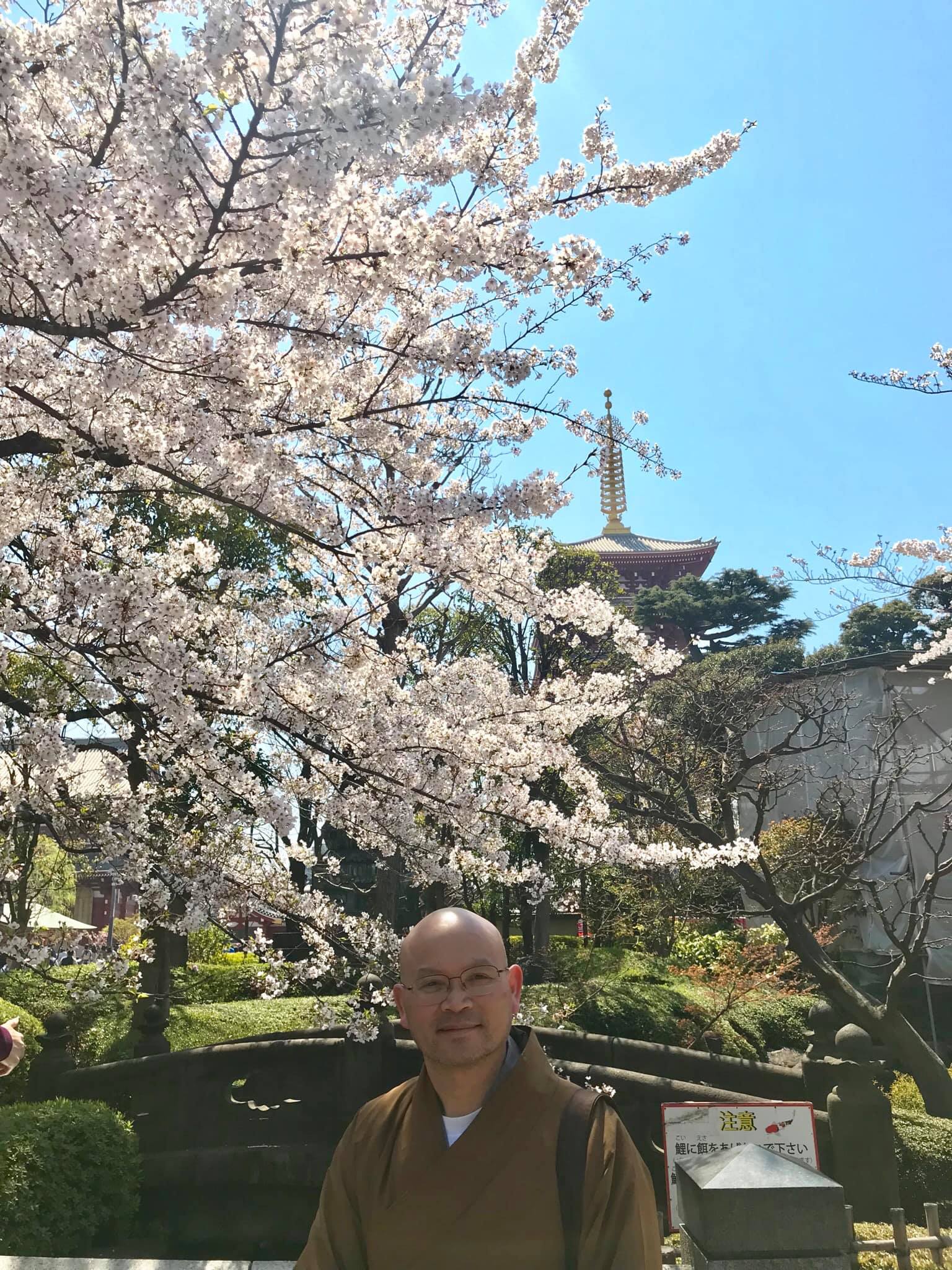 TT. Thích Phước Toàn viếng thăm Sensoji (浅草寺, Sensōji,) còn gọi là Chùa Quán Âm tại Asakusa,